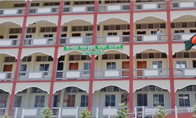 এককেন্দ্রে ৫৭ ভুয়া পরীক্ষার্থীসহ কেন্দ্রসচিব আটক