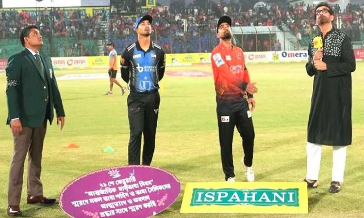 বিপিএল: রংপুরের বিপক্ষে বোলিংয়ে কুমিল্লা