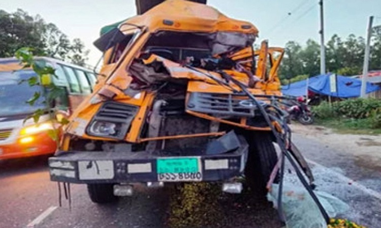 সীতাকুণ্ডে ট্রাকের ধাক্কায় একজনের মৃত্যু