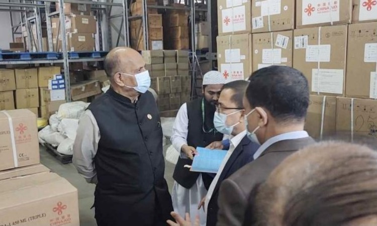 কেন্দ্রীয় ঔষধাগারে ঝটিকা পরিদর্শনে স্বাস্থ্যমন্ত্রী, পেলেন নানা অনিয়ম