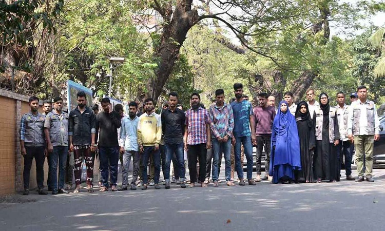 নকল পাসপোর্ট ও এনআইডি তৈরি চক্রের ২৩ সদস্য গ্রেফতার