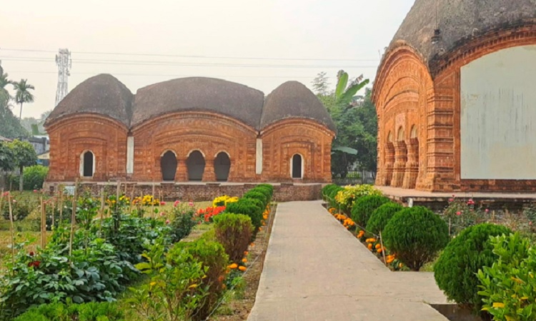 অনন্য পর্যটন কেন্দ্র ইতিহাস ও ঐতিহ্যমণ্ডিত ‘পুঠিয়া রাজবাড়ি’