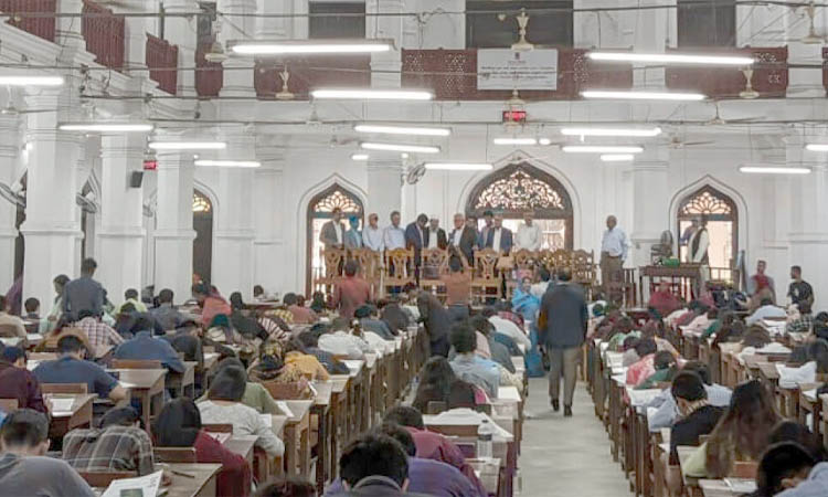 ঢাবির বিজ্ঞান ইউনিটের ভর্তির পরীক্ষায় বসল সোয়া লাখ শিক্ষার্থী