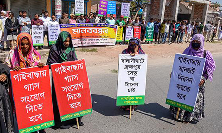 গাইবান্ধায় ইপিজেড-টানেল নির্মাণসহ বিভিন্ন দাবিতে মানববন্ধন