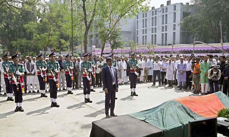 রাষ্ট্রীয় মর্যাদায় প্রধানমন্ত্রীর প্রেস সচিব ইহসানুল করিমের দাফন সম্পন্ন