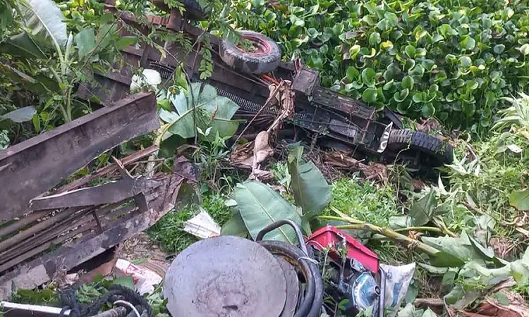 শরীয়তপুরে কাভার্ডভ্যান-নসিমন সংঘর্ষে নির্মাণ শ্রমিক নিহত