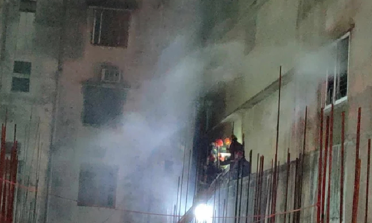 রাজ কমপ্লেক্স ভবনটি ছিল কার্পেট ও কাপড়ের গোডাউন