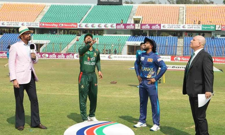 সিরিজ টিকিয়ে রাখার লড়াইয়ে ব্যাটিংয়ে বাংলাদেশ
