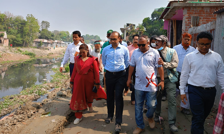 টাঙ্গাইল জেলা প্রশাসকের লৌহজং নদী উদ্ধার কার্যক্রম পরিদর্শন