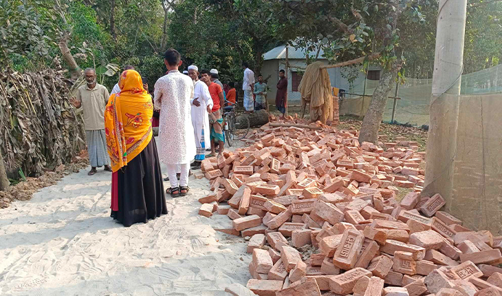 ভালুকায় কাবিটা প্রকল্পের রাস্তার ইটের সলিং তুলে ফেলার অভিযোগ