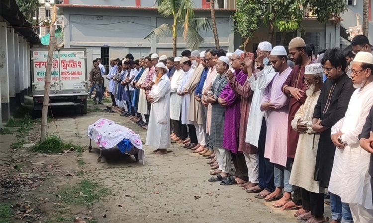 বাবার কবরের পাশে চিরনিদ্রায় শায়িত অবন্তিকা