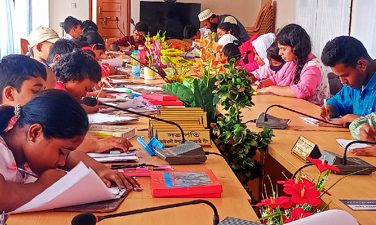 কাউখালীতে চিত্রাঙ্কন ও রচনা প্রতিযোগিতা
