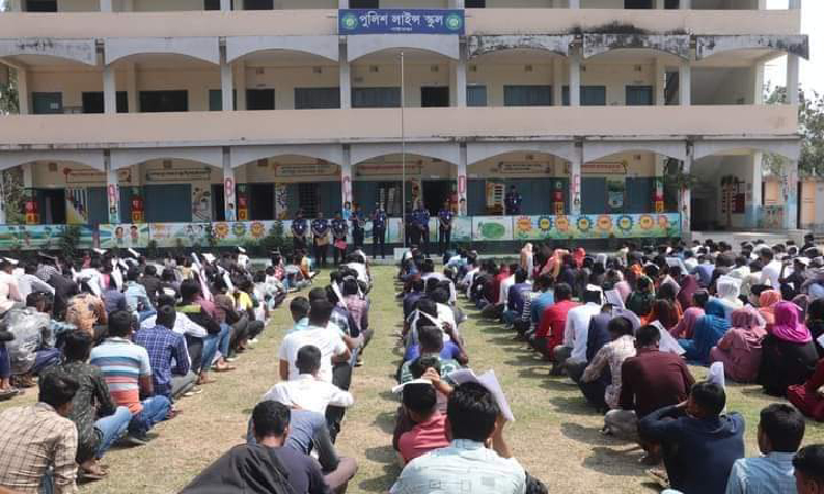 গাইবান্ধায় ট্রেইনি রিক্রুট কনস্টেবল নিয়োগের লিখিত পরীক্ষা অনুষ্ঠিত