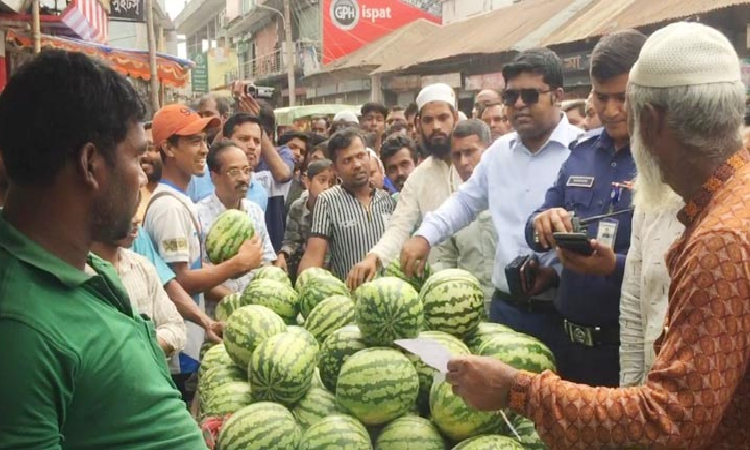 নারায়ণগঞ্জে অভিযান দেখেই ৬০০ টাকার তরমুজ ১৫০ টাকায় বিক্রি