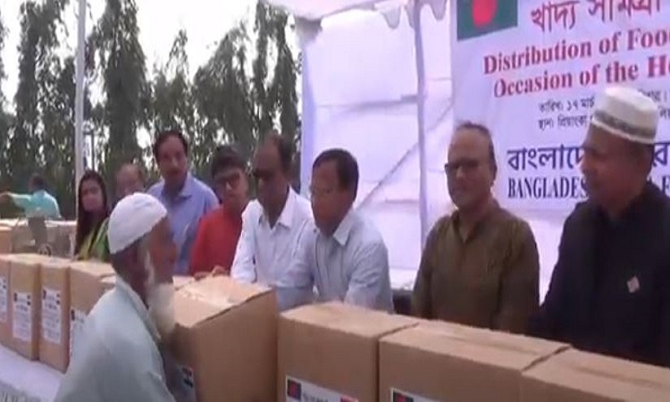 সাভারের বিরুলিয়ায় দুস্থদের মাঝে খাদ্যসামগ্রী বিতরণ