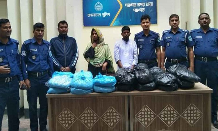 পঞ্চগড়ে ২৭ কেজি গাঁজাসহ ২ মাদক কারবারি আটক
