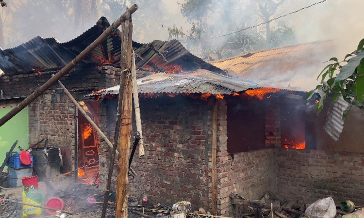 মাদকাসক্ত ছেলের দেয়া আগুনে পুড়ল বসত ঘর