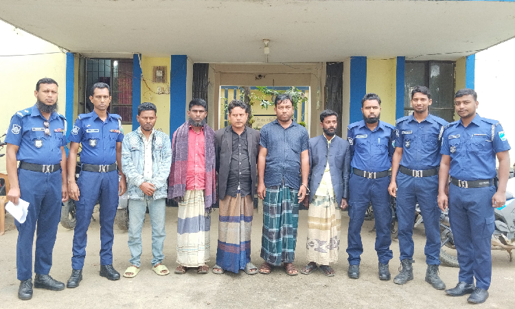 মধ্যনগরে ৫ জুয়ারি গ্রেফতার