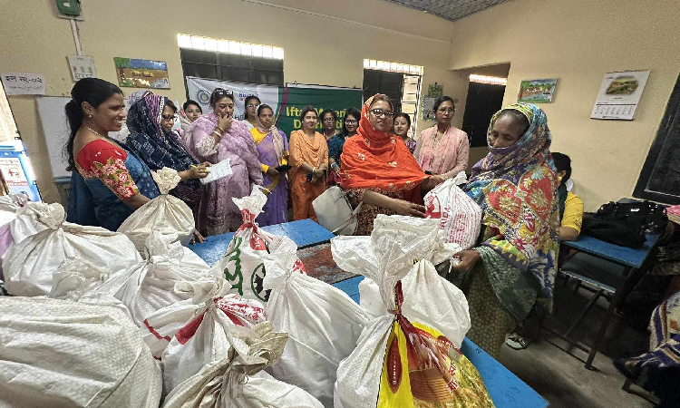 শ্রীমঙ্গলে ইনার হুইল ক্লাবের ইফতার সামগ্রী বিতরণ