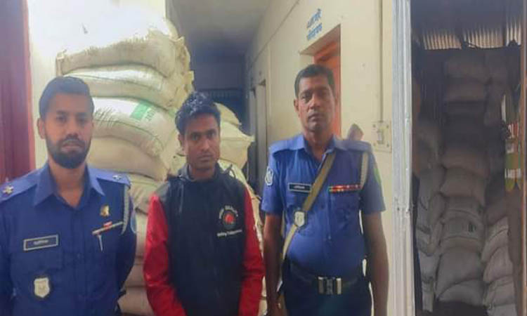 ২৪০ বস্তা ভারতীয় চিনিসহ গ্রেফতার ১