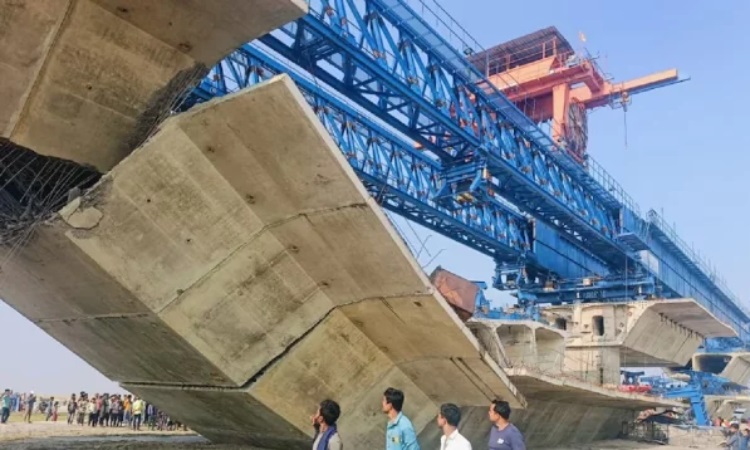 ভারতে নির্মাণাধীন সেতু ধসে একজনের প্রাণহানি, আহত ৯