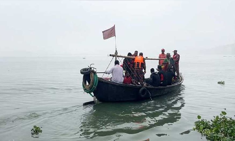 মেঘনায় ট্রলারডুবি : অভিযান চলছে, এখনো নিখোঁজ ৮ জন