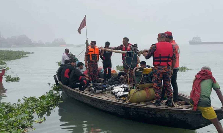 মেঘনায় ট্রলারডুবি: ৪ মরদেহ উদ্ধার, নিখোঁজ ৫