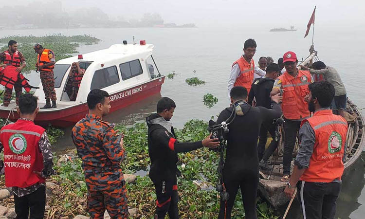 ভৈরবে ট্রলারডুবি: কনস্টেবলসহ আরও দুজনের মরদেহ উদ্ধার
