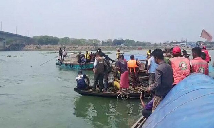 ভৈরবে ট্রলার ডুবি: নিহত পুলিশ সদস্য সোহেল রানার সন্তানের মরদেহও উদ্ধার