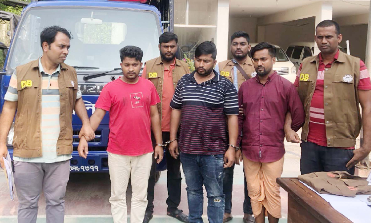 নরসিংদীতে ডিবি পরিচয়ে দুর্ধর্ষ ডাকাতি, গ্রেফতার ৭