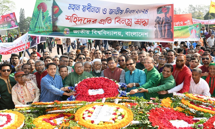 স্বাধীনতা দিবসে স্মৃতিসৌধে জাতীয় বিশ্ববিদ্যালয় উপাচার্যের শ্রদ্ধা