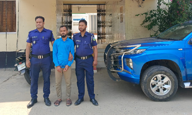 ভালুকায় ২৪ বস্তা ভারতীয় চিনি উদ্ধার