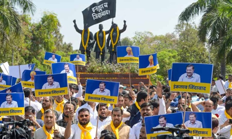 বিক্ষোভে উত্তাল দিল্লি, মোদির বাড়ি ঘেরাও কর্মসূচি