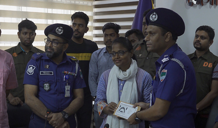 ঝিনাইদহে হারিয়ে যাওয়া ১০৫টি মোবাইল উদ্ধার