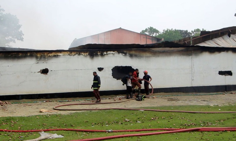 পাবনায় স্কয়ারের গোডাউনে আগুন নিয়ন্ত্রণে