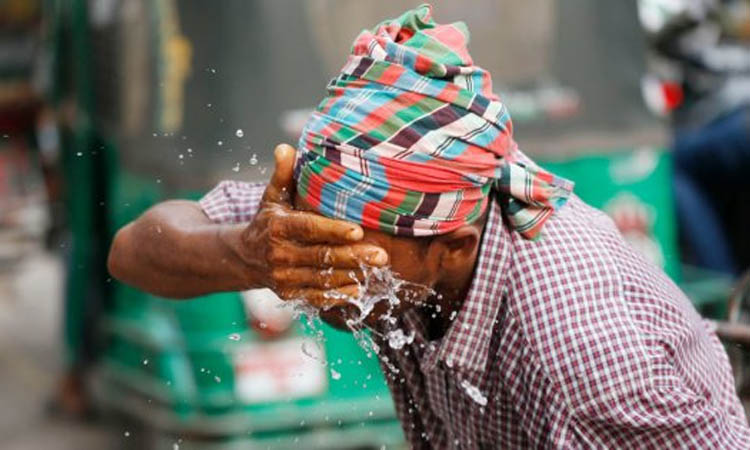 বৃষ্টি কমে বাড়বে তাপমাত্রা