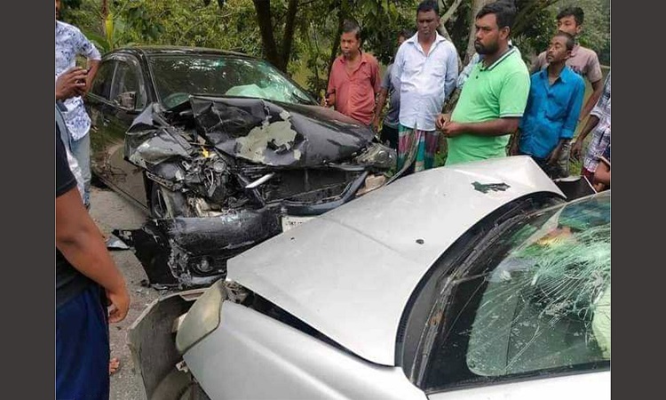 চাঁদপুরে ২ প্রাইভেটকারের সংঘর্ষ, আহত ৩