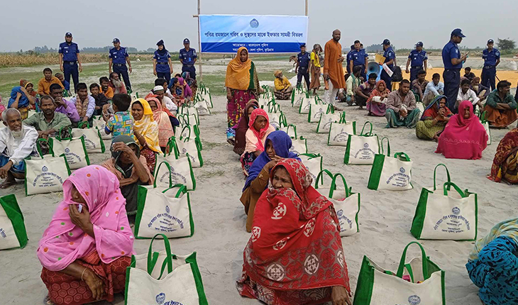 কুড়িগ্রামে দুঃস্থ ও অসহায়দের মাঝে আইজিপির ইফতার বিতরণ