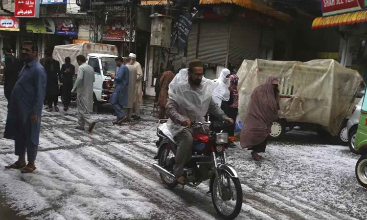 পাকিস্তানের উত্তর-পশ্চিমাঞ্চলে ভারী বৃষ্টিপাতে ৮ জনের মৃত্যু