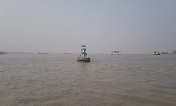 মোংলায় ৬হাজার বস্তা চাল নিয়ে বাল্কহেডডুবি