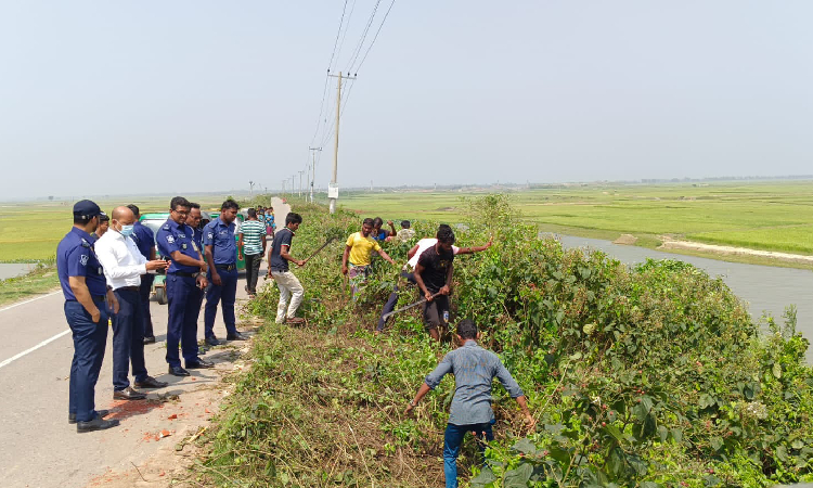 সরাইলে অপরাধ ঠেকাতে সড়কের ঝোপঝাড় পরিষ্কার