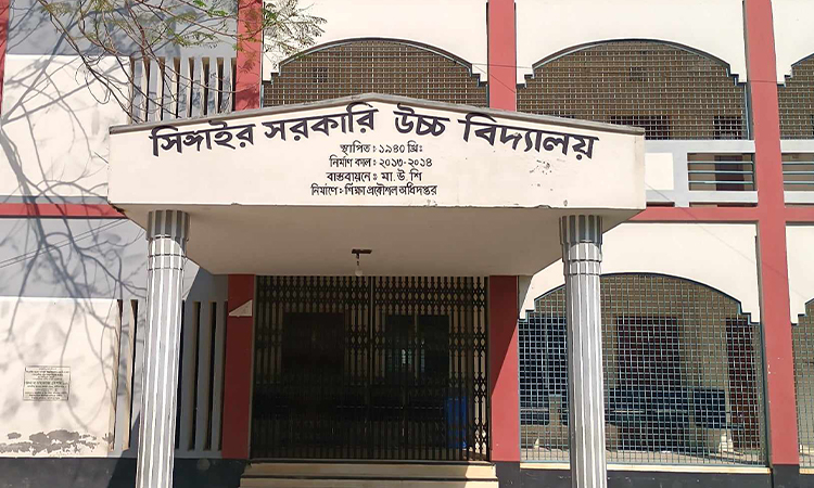 সিংগাইর স্কুলের গোপন 'পাসওয়ার্ড' কম্পিউটার দোকানে