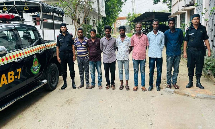 মিরসরাইয়ে পরিবহন থেকে চাঁদা নেওয়ার সময় গ্রেফতার ৭