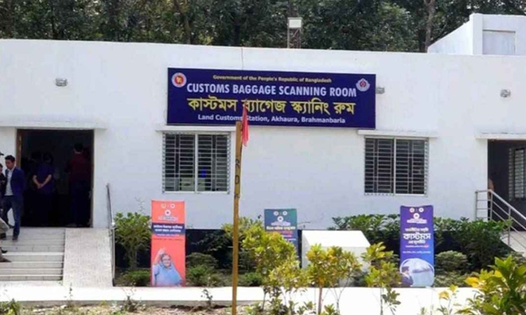 আখাউড়া বন্দরে ভারতীয় নারী যাত্রীকে জোর করে মদ পান করানোর চেষ্টা