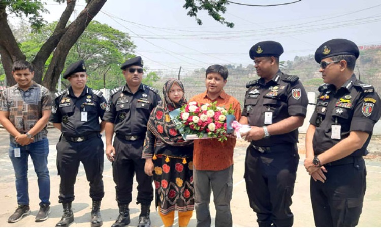 পরিবারের কাছে ফিরলেন সোনালী ব্যাংকের সেই ম্যানেজার
