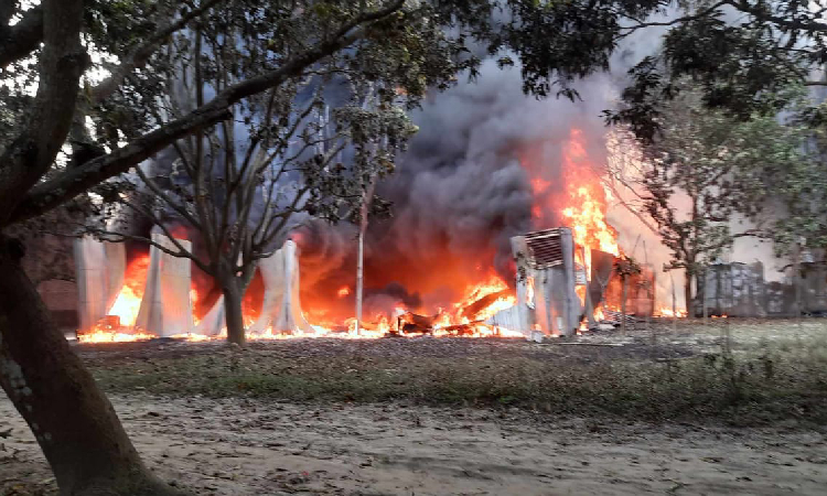 রাজশাহীর প্লাস্টিক কারখানার আগুন নিভলো চার ঘণ্টা পর