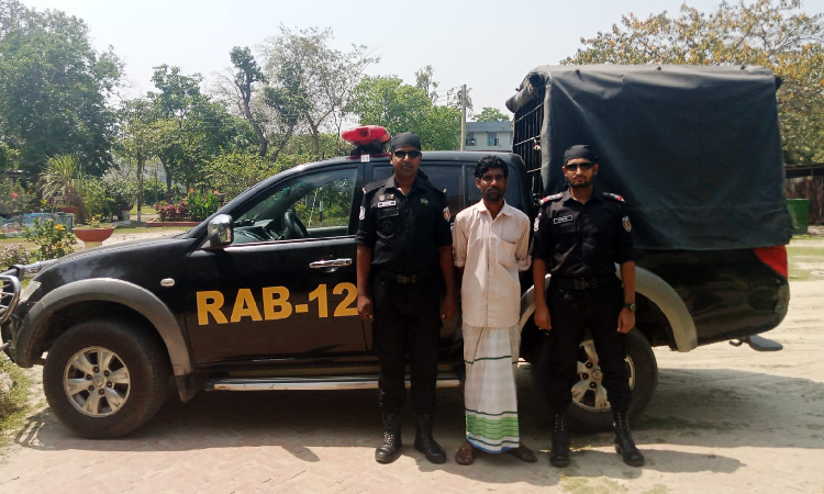 দৌলতপুরে দণ্ডপ্রাপ্ত পলাতক আসামি গ্রেফতার