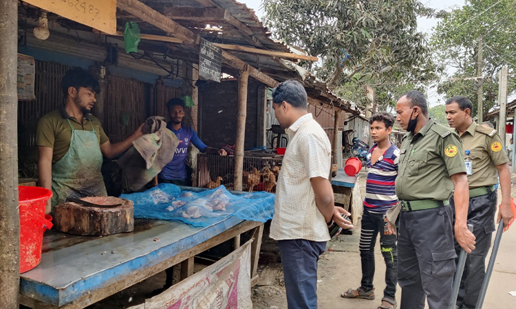 খানসামায় বাজার মনিটরিং করলেন ইউএনও
