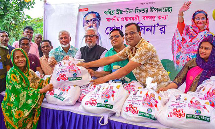 গাইবান্ধায় প্রধানমন্ত্রীর ঈদ উপহার বিতরণ