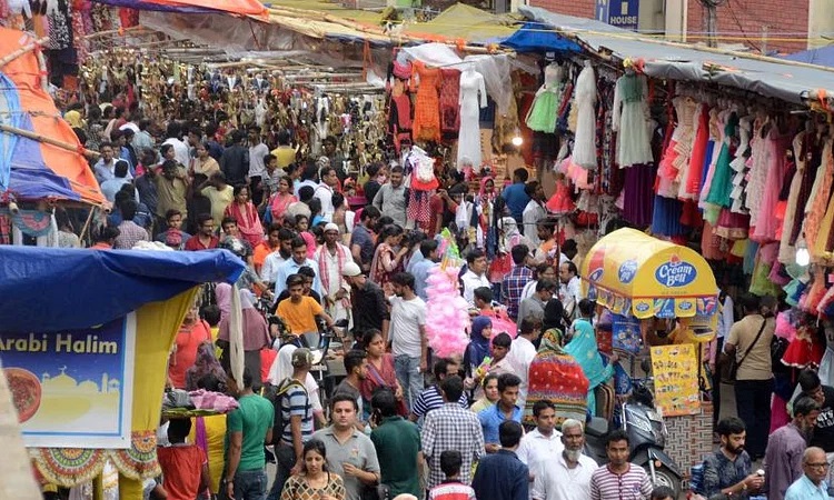ঈদের আগে বাংলাদেশিদের ভিড়ে জমজমাট কলকাতার বাজার